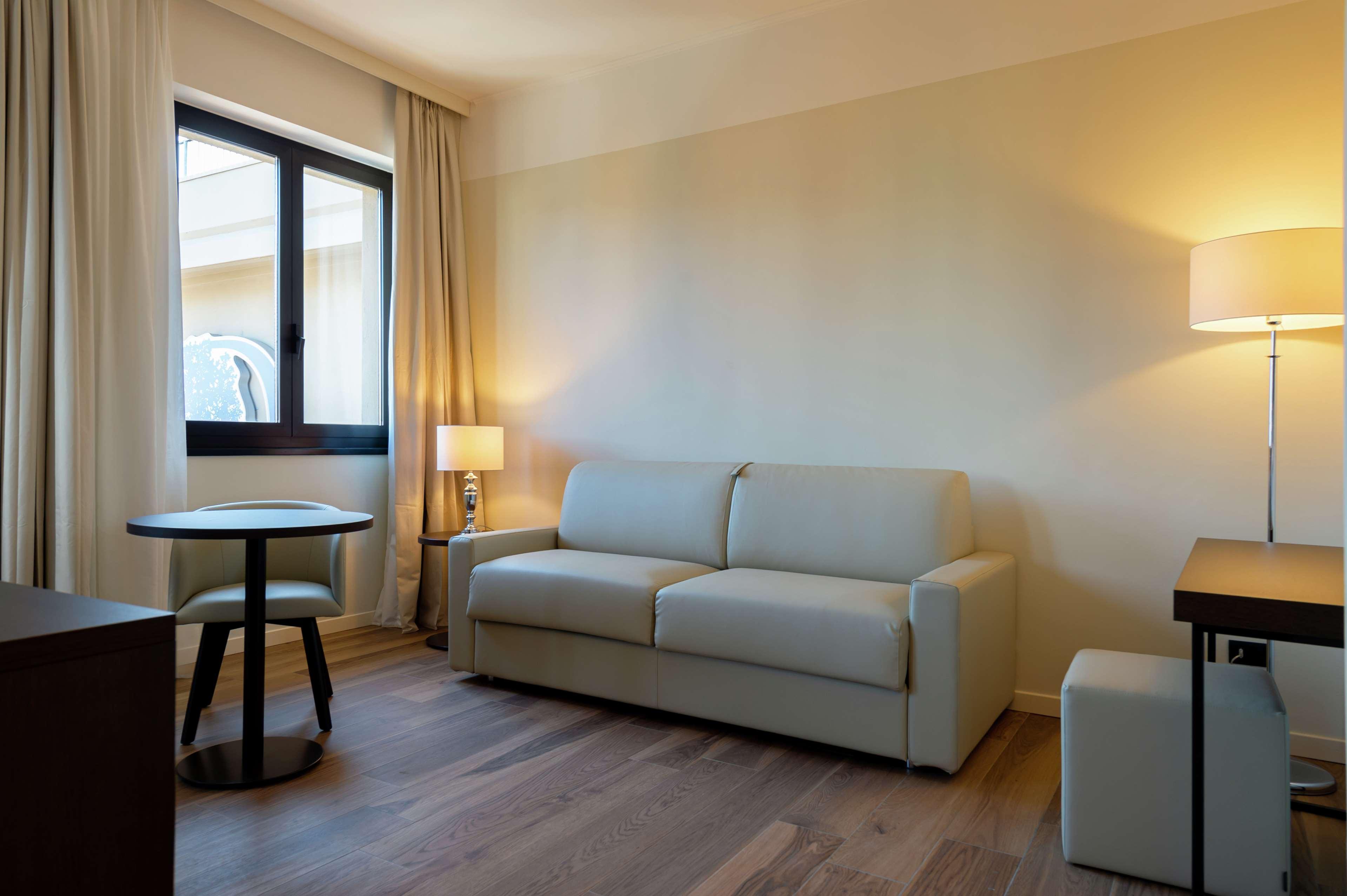 Doubletree By Hilton Brescia Hotel Exterior photo