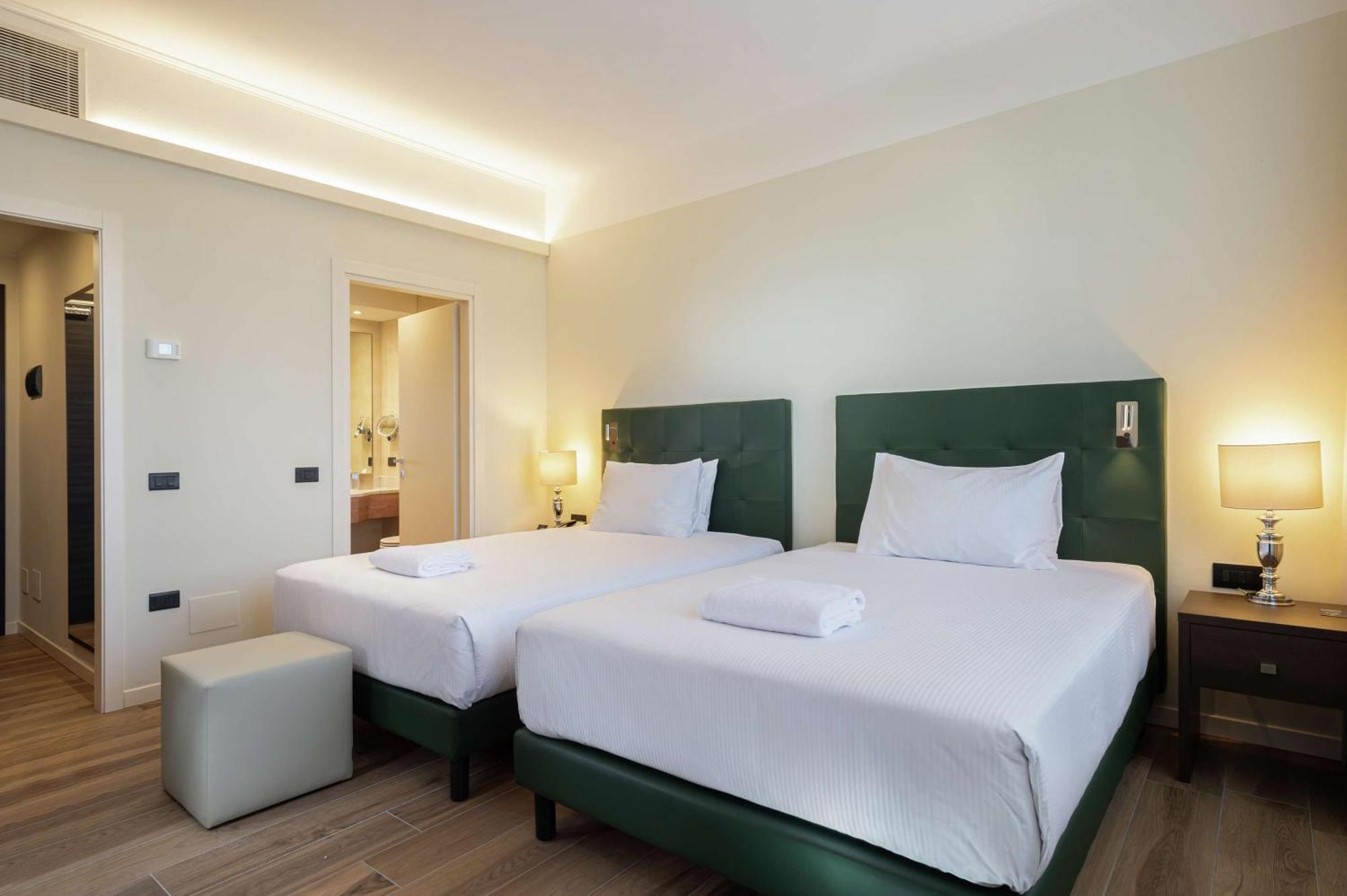 Doubletree By Hilton Brescia Hotel Exterior photo