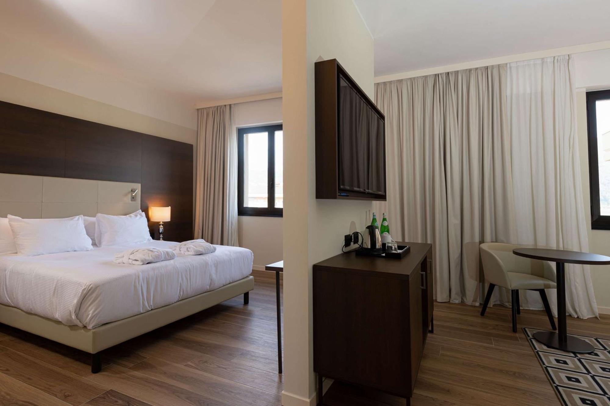 Doubletree By Hilton Brescia Hotel Exterior photo